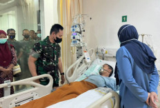 Beri Dorongan Semangat Kesembuhan, Ini Dilakukan Pangdam II Sriwijaya saat Besuk Anggota di RSPAD