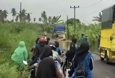 Jalan Provinsi Muara Dua-Martapura Rusak, Warga Dan Pelajar Tak Bisa Beraktivitas 
