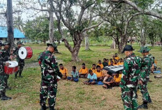 SERU! Personel Satgas Kewilayah RI-PNG Ajarkan Siswa SMP di Papua Bermain Drumband, Ini Buktinya