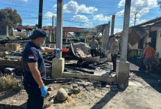 Bersama Tim Inafis, Polsek Tanjung Raja Lakukan Olah TKP Kebakaran Kantor Lurah Tanjung Raja Utara