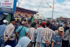 Ratusan Massa Geruduk Kantor Camat Pedamaran OKI, Desak Pemecatan Kades Karena Ini