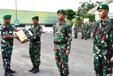 Pejabat Ini Wakili Danrem Gapo Bagikan Kaporlap Kasad