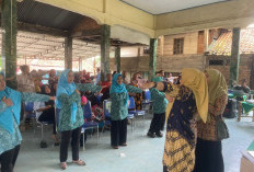 Tidak Hanya Teori, Ibu-ibu Dapat Bekal Senam Peregangan Otot Sasaran Non Fisik TMMD 128