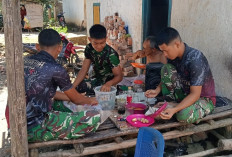 Penuh Kebersamaan, Ini Suasana Anggota Satgas TMMD Kodim Lahat Santap Siang Bersama