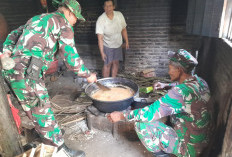 Bikin Terharu! Di Sela TMMD Salatiga, TNI Turun Tangan Bantu Bu Suwati Masak Gula Merah di Desa Cukil