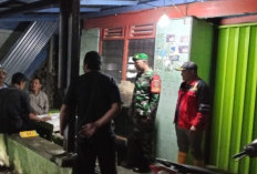 Patroli Keamanan, 2 Babinsa Koramil 405-05 Pendopo Bersama Polsek dan Petugas Ronda Keliling Wilayah Binaan