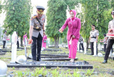 Hari Bhayangkara ke-80, Kapolda Sumsel dan Ketua Bhayangkari Daerah Sumsel Tabur Bunga di TMP Ini