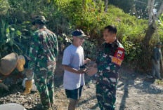 Kehangatan Pagi di Desa Cukil: Warga dan TNI Ngopi Bareng Sebelum Tempur di Lokasi TMMD ke-129