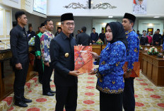 Lantik 54 PPPK Pemkot Palembang Ratu Dewa Ajak Pegawai Profesional Dan Jaga Netralitas