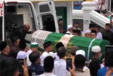 Ribuan Pelayat Padati Masjid Agung Palembang, Antar Kepergian Haji Alim