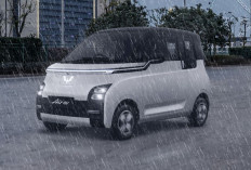 Tips Aman Berkendara Mobil Listrik Saat Hujan, Periksa Kondisi Baterai