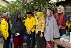 DPD Golkar Lahat Serahkan Bantuan Korban Kebakaran Pasar Bawah, Ini Pesan Ketua