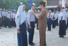 Lantik Pengurus OSIS SMPN 3 Lahat Baru, Andi: Bawa Harum Nama Sekolah di Segala Event