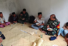Ini Kebersamaan Pasiter Kodim Lahat Bersama Warga Desa Lubuk Tampang Makan Siang Bersama
