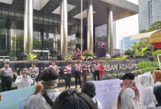 Desak Tetapkan Tersangka Dugaan Korupsi di Lamongan, Massa RI2 Aksi Damai di KPK