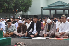 Bersama Masyarakat Bandar Lampung, Jenderal Bintang Satu Shalat Idul Asha di Lapangan Makorem Gatam
