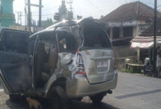 Lagi, Kecelakaan Maut di OKU Satu Mobil Kijang Innova Ditabrak Kereta Api Babaranjang