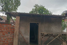 Lokasi Pembangunan Diguyur Hujan, Begini Semangat Satgas TMMD ke-128 Kodim Lahat dalam Pengerjaan RTLH Titik 1