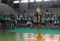 GOKIL! Puluhan Lansia di Lahat Lengak Lengok di Atas Catwalk Bak Model Profesional 