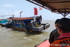 Team Rescue Basarnas Palembang Berhasil Evakuasi Seluruh Crew Kapal KLM Benua Indah, Yuk Lihat