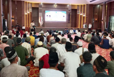 Menyentuh Hati, Anggota DPR RI ini Berbagi Kasih dengan Ratusan Petugas Kebersihan Pemkan Ogan Ilir