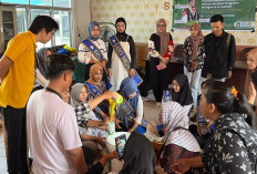 PLN Serahkan Bantuan Alat Produksi Olahan Mangrove dan Sertifikasi Bujang Gadis Desa Sungsang IV Banyuasin