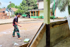 Pengecatan List Plafon Mushola Ar-Rasyid Dipercepat, Ini yang Dilakukan Satgas TMMD 128
