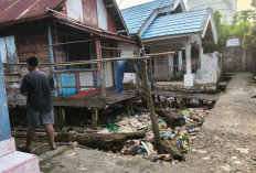 Warga Lorong Pantai Butuh Mobil Pengangkut Sampah, Warga: Kami Bakar Depan Rumah