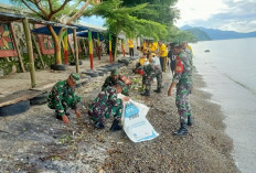 Sinergi Tanpa Sekat! TNI-Polri dan Warga Palembang Bersatu Bersihkan Ikon Kota di Bawah Ampera