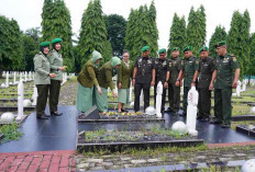 Peringati HUT Ke-73 Penerangan TNI AD, Pendam II/Swj Ziarah di TMP Siguntang Palembang