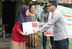 Polda Sumsel Salurkan Ratusan Paket Bansos di OKU Timur Demi Dukung Program Ini