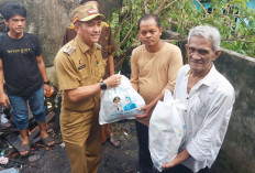 Datang Beri Sejumlah Bantuan, Pj Walikota Palembang Ratu Dewa Minta Korban Kebakaran Tabah Hadapi Cobaan