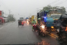 Hujan Deras Genangi Jalanan di Ogan Ilir, Lantai Dasar Pertokoan Ikut Tergenang