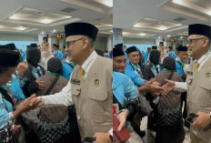 Momen Haru! 435 Jemaah Haji Kloter 9 Dilepas Langsung Menteri Haji dan Umrah di Bandara Internasional SMB II