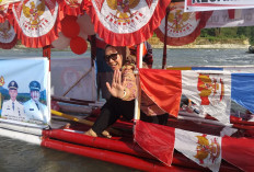 Tinjau dan Jajal Rakit Hias, Wabup Lahat: Kita Lestarikan Budaya Nenek Moyang