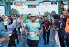 5 Pengemudi Ojol Prasejahtera Dapat Motor Listrik di PLN Electric Run 2024