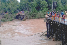 Detik-detik Banjir Bandang di Baturaja Hantam Dua Jembatan Hingga Putus, Warga Terancam Terisolir
