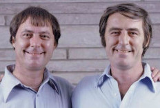Fakta Menakjubkan Tentang Saudara Kembar yang Terpisah 39 Tahun