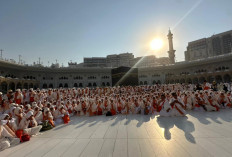 Program Umrah Satu Pesawat BTPN Syariah Bikin Haru! Ratusan Nasabah Berangkat ke Tanah Suci