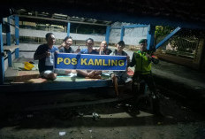 STANDBY! Babinsa Koramil 405-02 Merapi Bersama Warga Desa Padang Lahat Terus Pantau Kamtibmas 