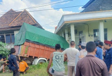 Truk Hantam Masjid di Ogan Ilir, Kondisi Sopir Terjepit Kabin Kendaraan