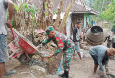 Upaya Babinsa dalam Antisipasi Banjir di Musim Hujan, Bantu Warga Bangun Saluran Air