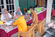 Periksa Kesehatan Lansia Desa Karang Cahaya Lahat, Ika Dahyan: Remaja Tidak Ketinggalan Dipantau