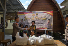 Jumat Berkah, Polsek Tanjung Batu Konsisten Berbagi Makan Gratis ke Masyarakat