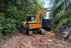 Hati-hati, Akses Jalan Masih Licin Jangan Sampai Terjatuh
