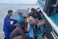 Dramatis, Ambulance Apung Polairud Polda Sumsel Jemput Jenazah Nahkoda Meninggal Diatas Kapal