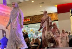 Wow, Fashion Show Busana Muslim diatas Catwalk Rayakan HUT Iwapi ke 49, Intip Keseruannya