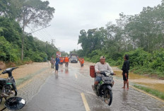 Sungai Sungsang Meluap! Jalan Protokol PALI Terendam Banjir Setinggi Lutut Orang Dewasa
