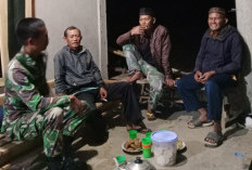 Ditemani Kopi Panas dan Makanan Ringan, Babinsa Koramil 405-13 Dempo Selatan Terus Pantau Kamtibmas 