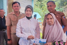 Bentuk Kepedulian Pemkab, Wabup Lahat Serahkan Santunan ke Korban Kebakaran